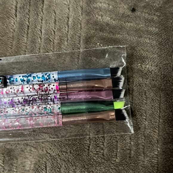 Beautiful eye brow make up glitter brushes - Picture 3 of 4